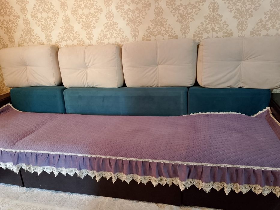 Продам диван хороший  состаяение.