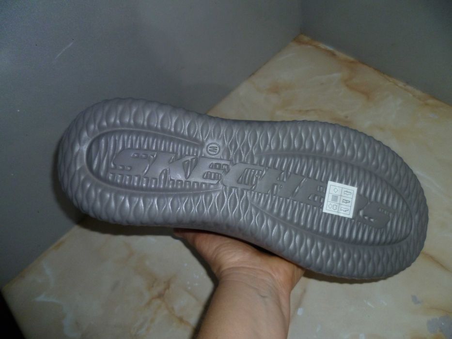 Skechers нови обувки №45