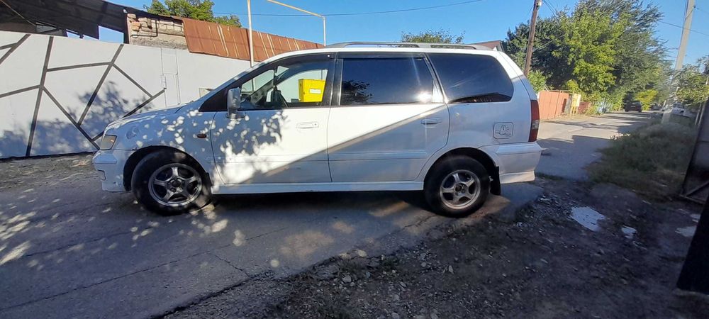 Mitsubishi Chariot Grandis