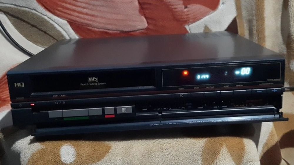 Vând videorecorder goldstar în stare bună