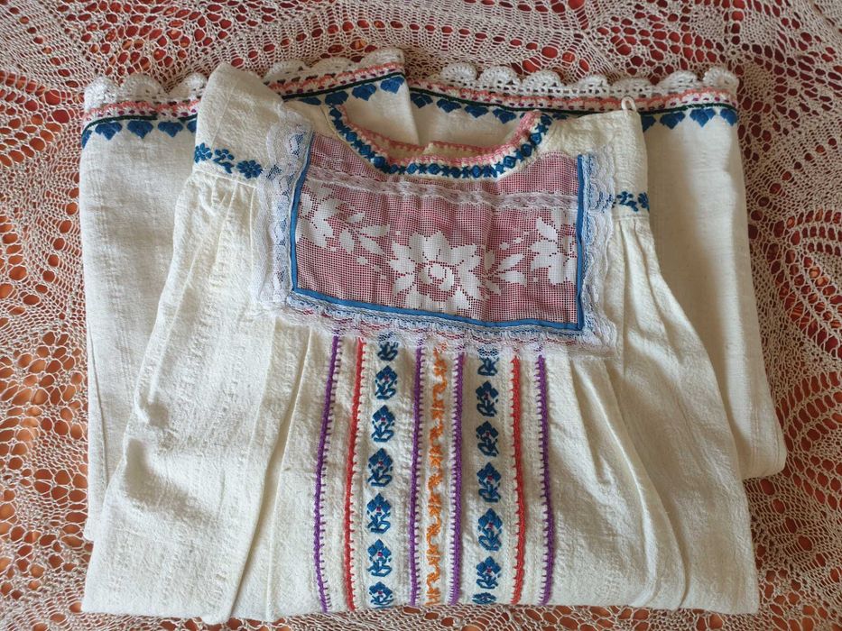 Автентични ризи от народна носия