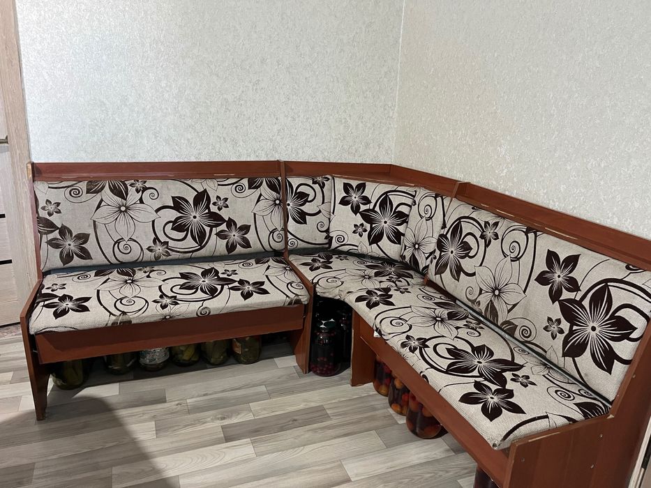 Продам Уголок стол