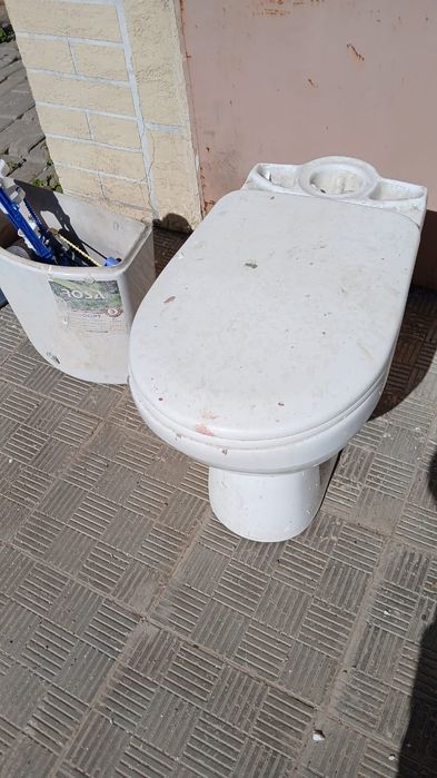 унитаз с бочком.