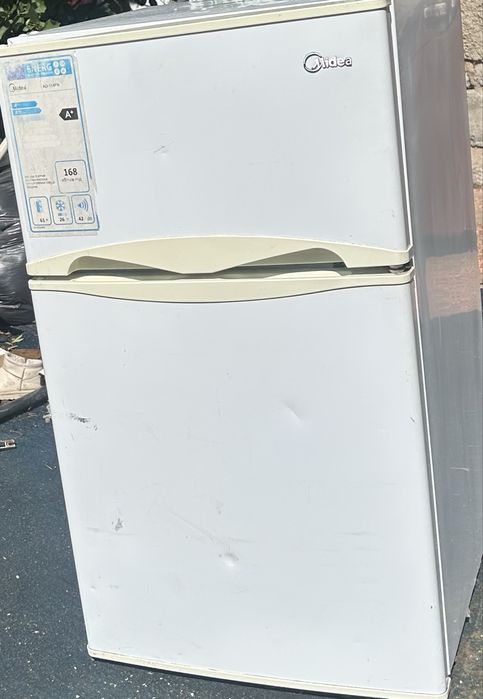Маленький холодильник Midea