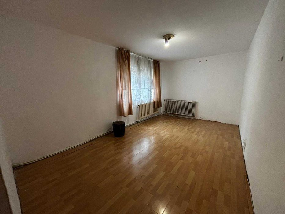 Vand Apartament 2 Camere Decomandat, Etaj Intermediar - DOBROGEI