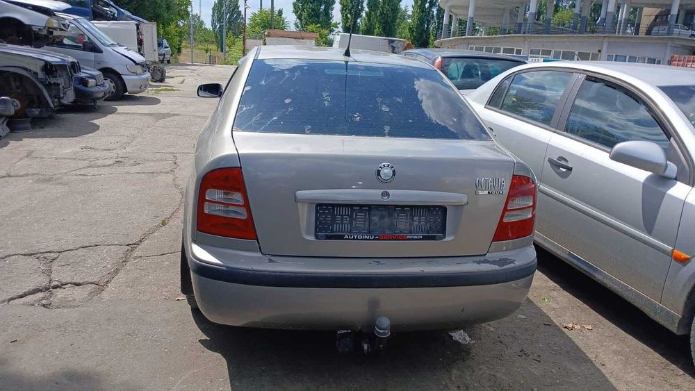 Dezmembrez Skoda Octavia 1 -1.6 Benzina Din 2009 - BFQ