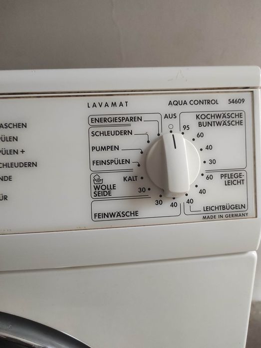 Mașina de spălat rufe AEG