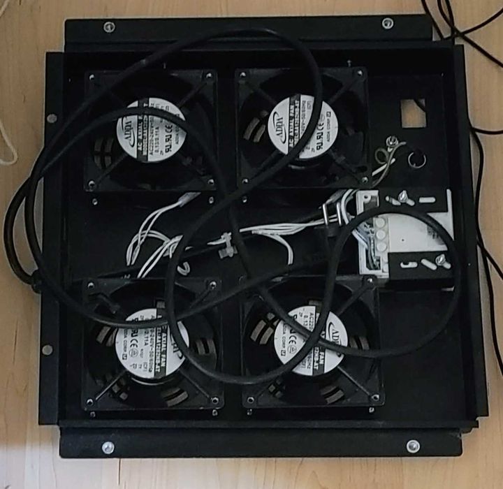 Rack Open Frame Lanberg 32U pe roți (Se vinde GOL) + BONUS unitate ventilatoare