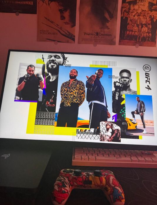 Продам PS4 в хорошем состоянии