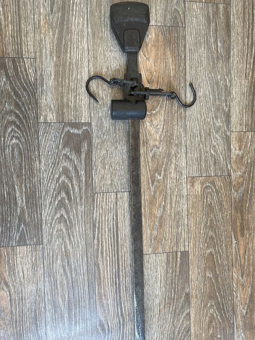 Продаю спец обувь 43 размер , и весы !