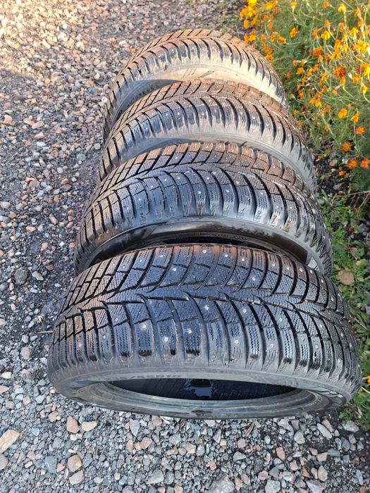 Продам зимнюю шипованную резину 235/55/R18