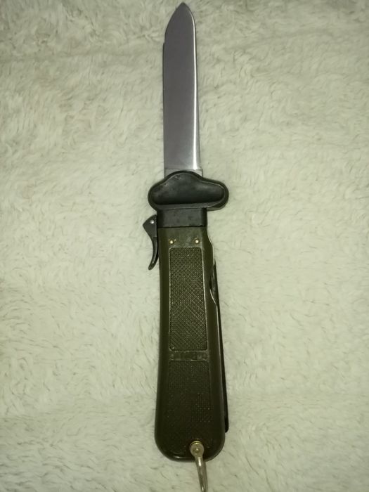 Гравитационен немски парашутен нож