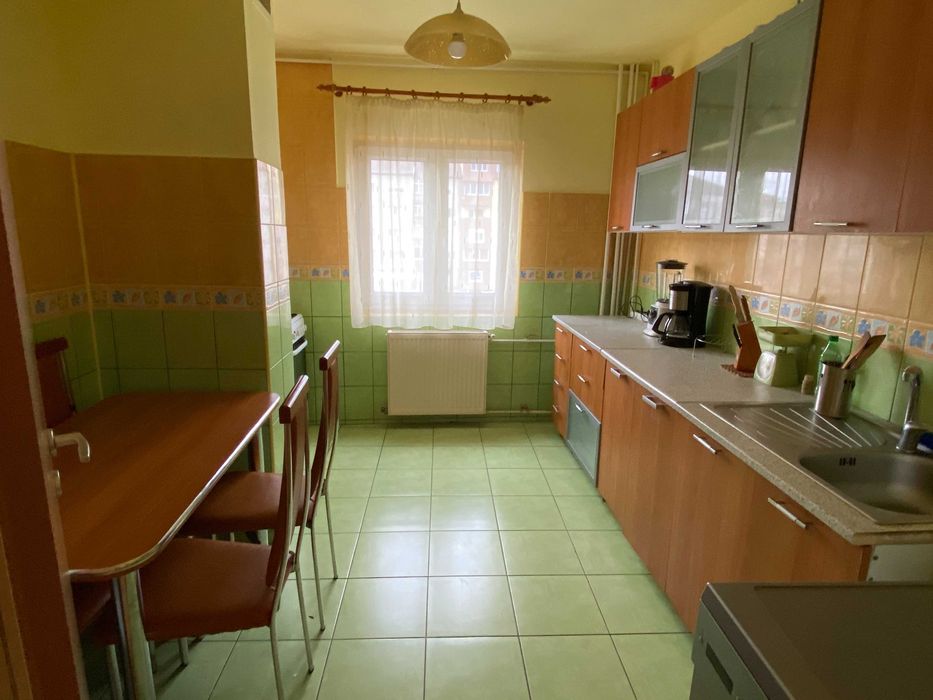 Închiriez apartament spațios cu 3 dormitoare (4 camere) în Zona Soarelui, Timișoara