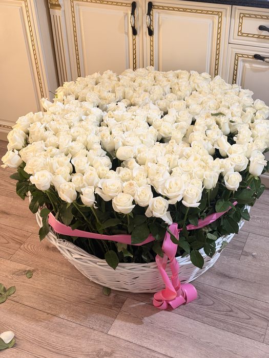 ЦВЕТЫ 501 БЕЛЫХ РОЗ свежие ,