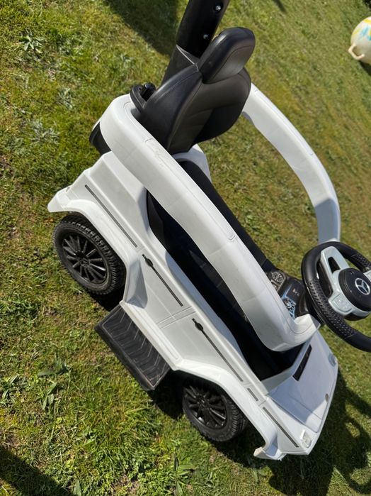 Кола за момче, момиче с управление на родител