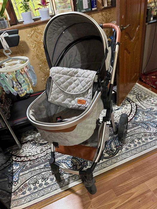 Детская коляска в хорошем состояние