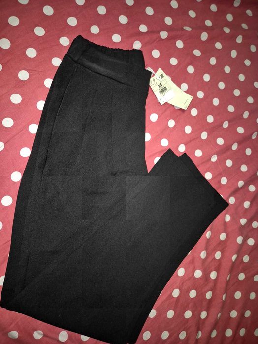 Pantaloni Reserved cu eticheta