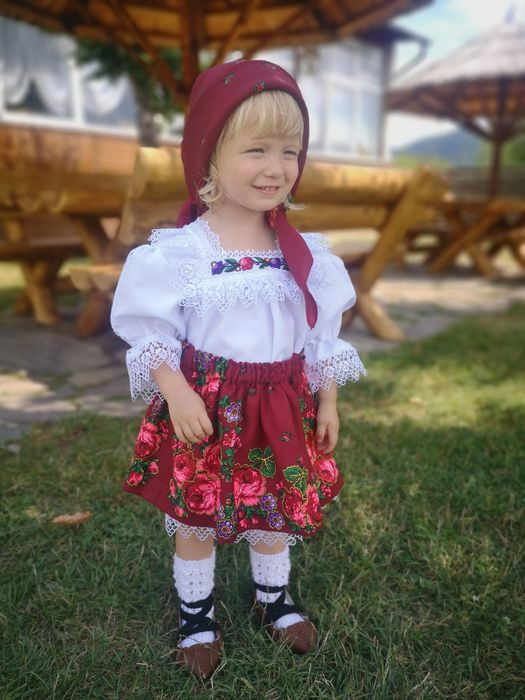 Costum popular pentru fete de Maramures