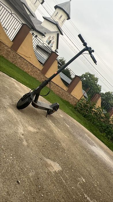Vând trotineta electrica xiaomi
