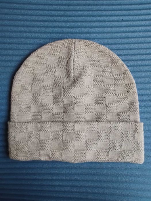 НОВА Зимна Шапка в маслинено зелен цвят