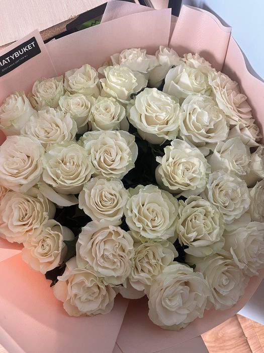 Букет метровых роз белые.