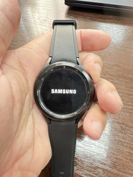 Продам смарт часы Самсунг Watch 4