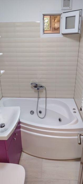 Închiriez apartament 3 camere