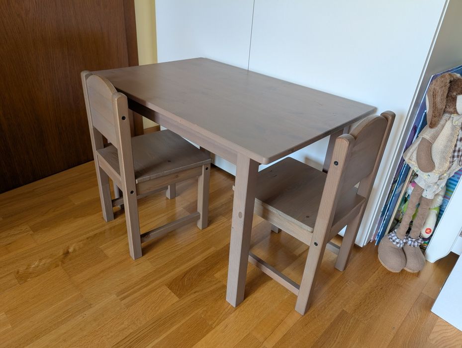 Masă 50x76x50 cm și 2 scaune Ikea Sundvik (set pentru copii)