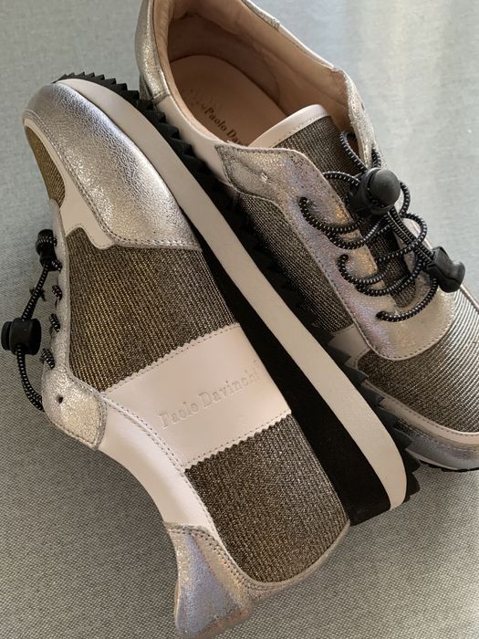 продам кроссовки женские