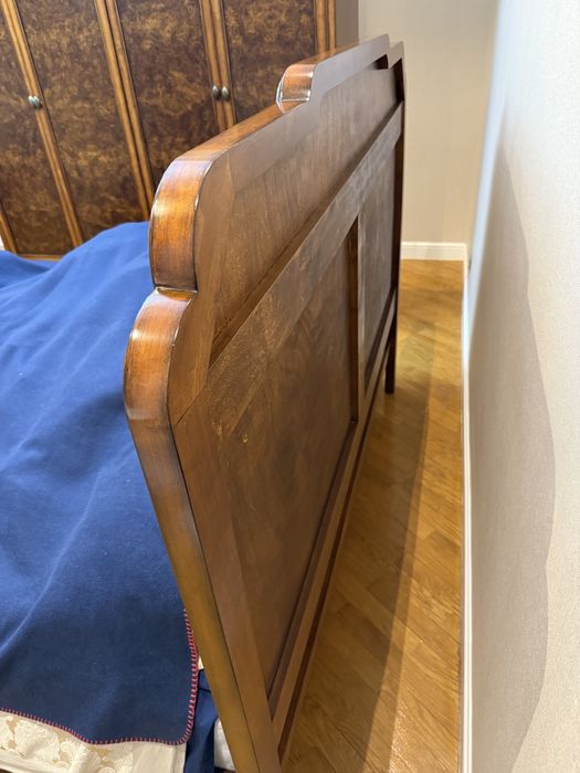 Продаю спальный гарнитур