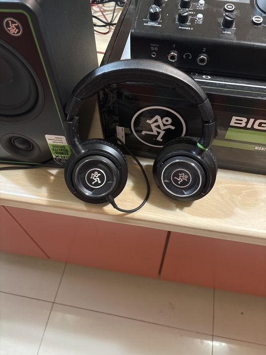 Bundle Mackie Studio plus boxe CR-5X  Casti MC-350