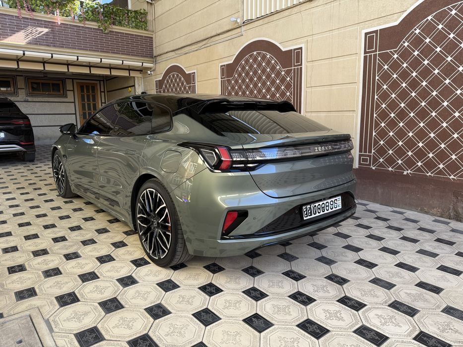 Zeekr 001 YOU Full 2024 restyling, 3.3 sec 100km/h