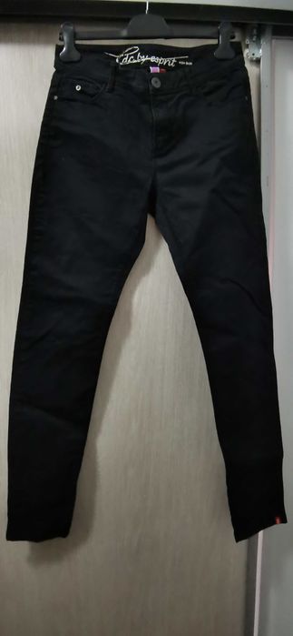 Vând 2 perechi de blugi clasici, negri, Esprit, 38 și 40, 70 lei/buc
