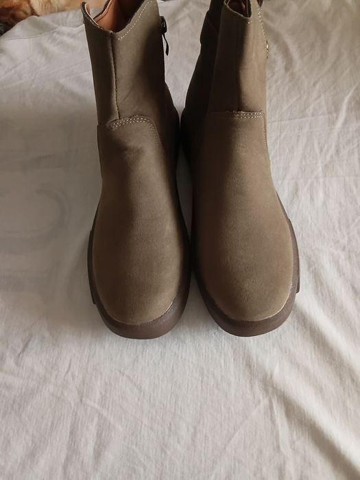 Продам женские ботиночки