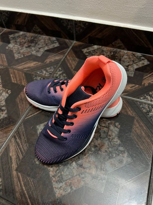 Adidasi pentru alergare