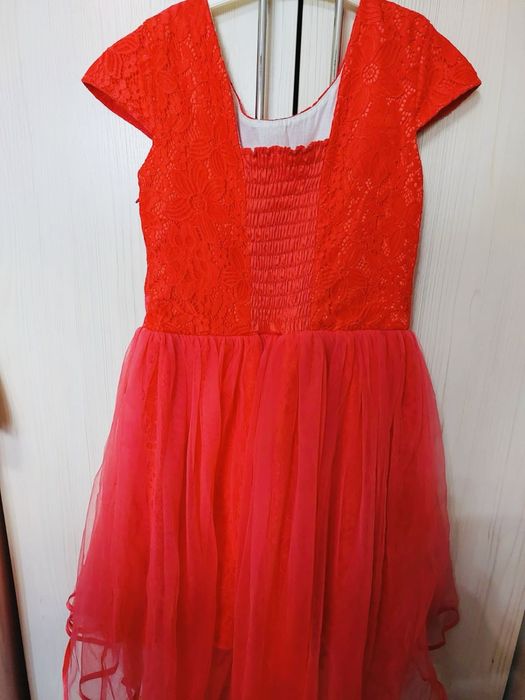 Продам нарядные платья