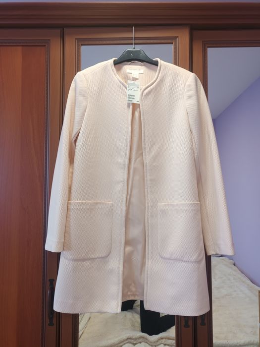 Чисто ново манто от H&M