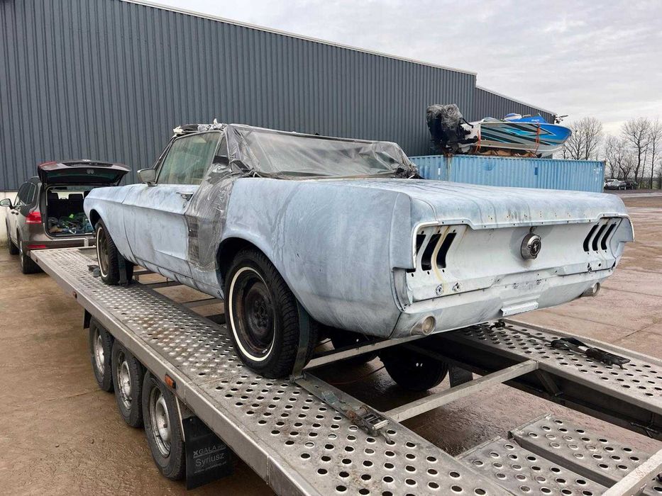 Vând Ford Mustang Cabrio V8
