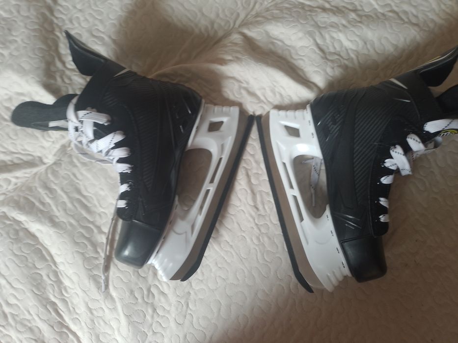 Коньки хоккейные