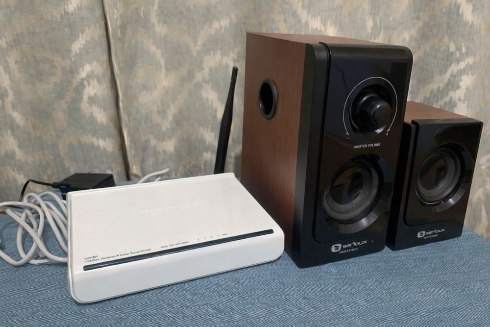 Pachet! Router wifi Tenda si Boxe Serioux!!
