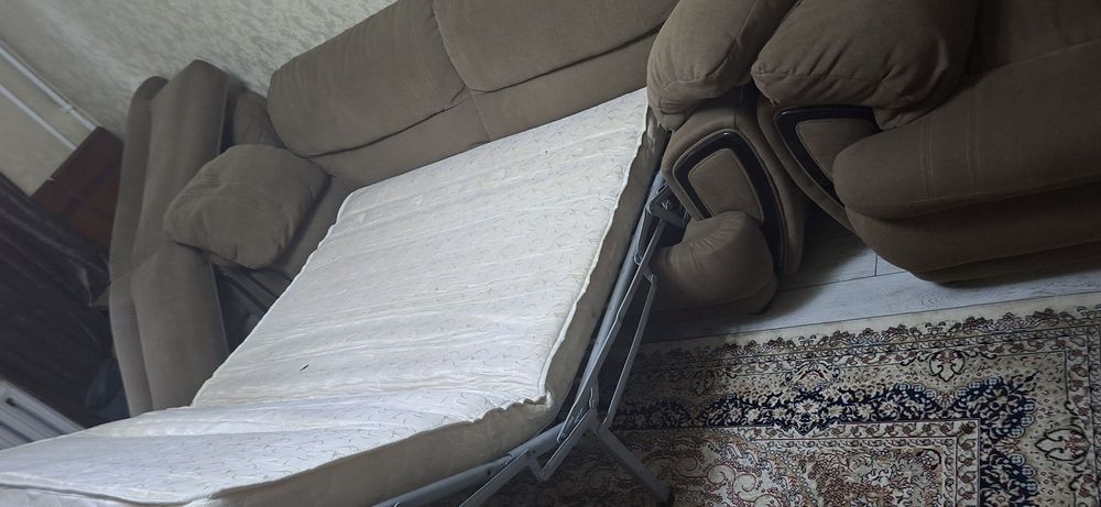 Диван бу Белорусь. Покупал за 2800$