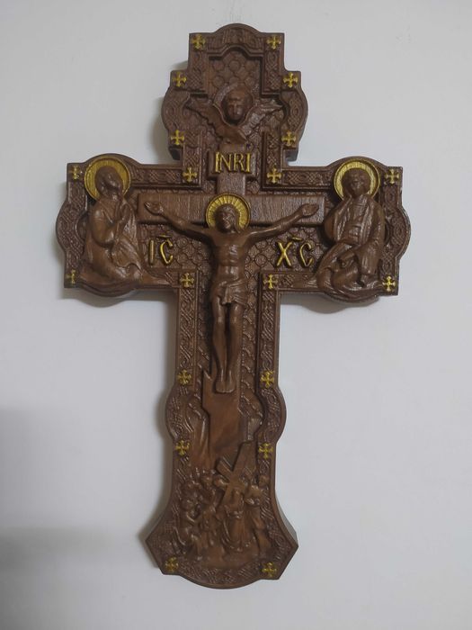 cruce sculptata in lemn de fag