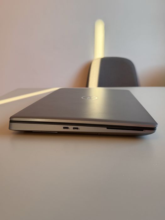 Dell Precision 7550 Touchscreen / i7-10850H / nVidia Quadro T2000 / SSD M2 500GB /  8GB DDR4