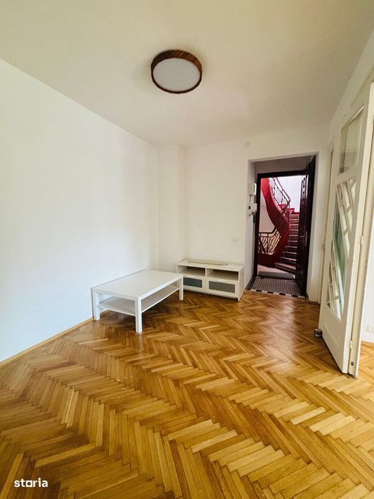 Spatiu birouri / Ultracentral/ 3 camere/ 2 bai/ Renovat