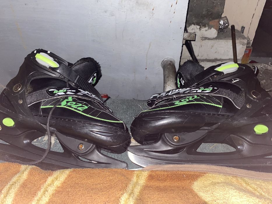 Продаются коньки тронсформер 40 размер до 43 размер идёт