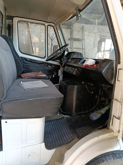 Vând,schimb camioneta și remorcă