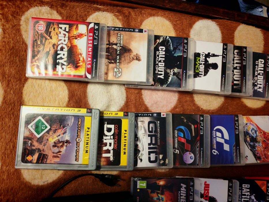 Vând joc PS3 plus 3console plus 23 de jocuri