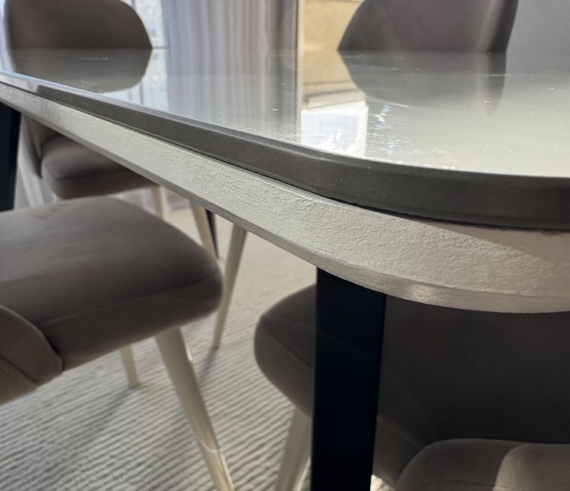 Стол со стульями