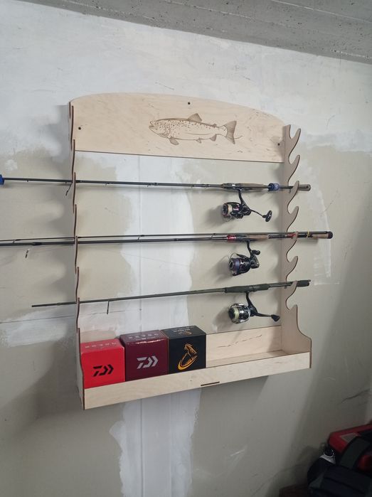 Дървена, стенна стойка за въдици