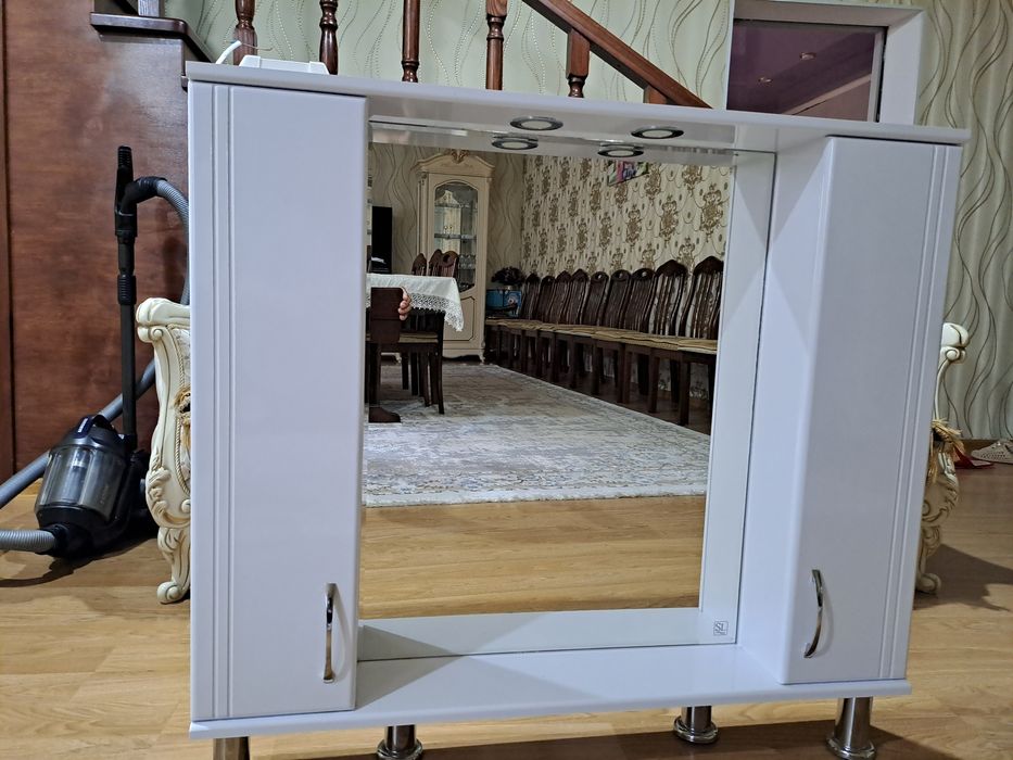 Продам шкафчик с зеркалом для ванной